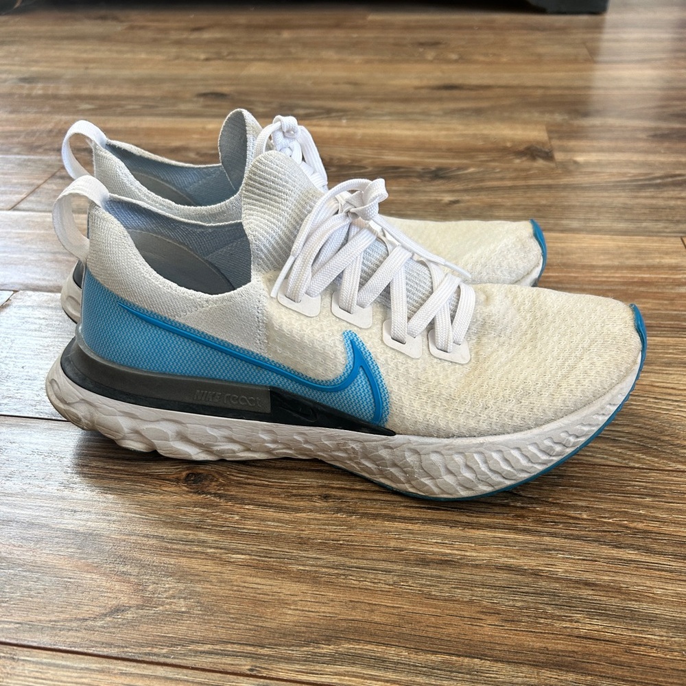 Nike Fly Knit React White and Blue Running Shoes Men’s size 8.5
